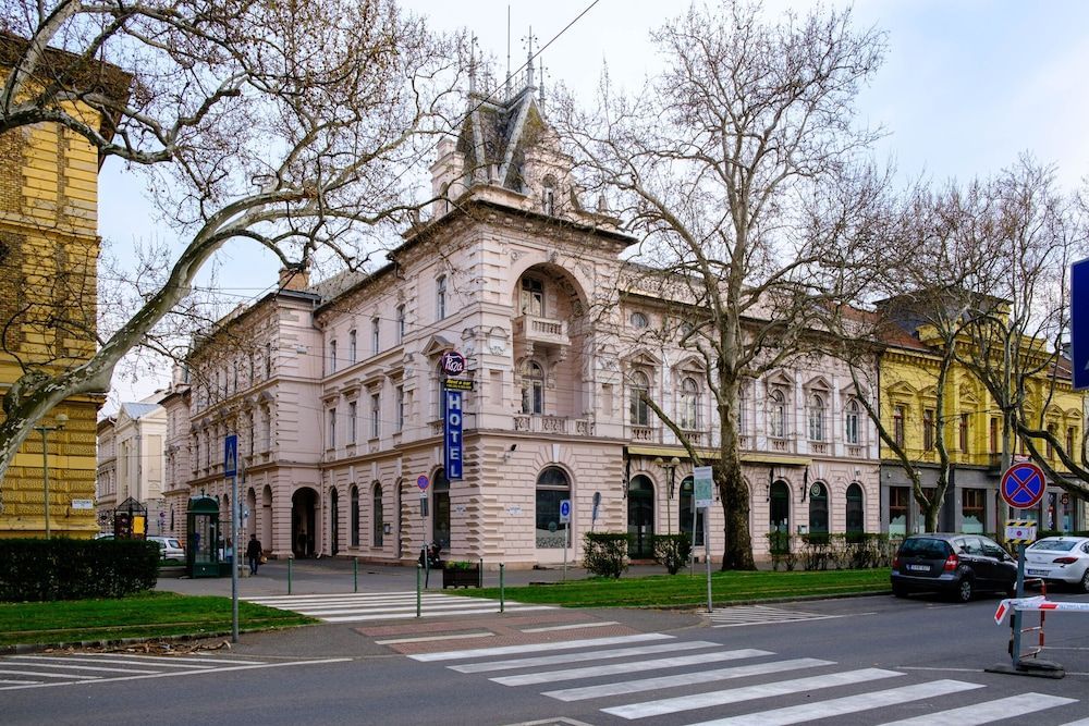 Tisza Hotel 1