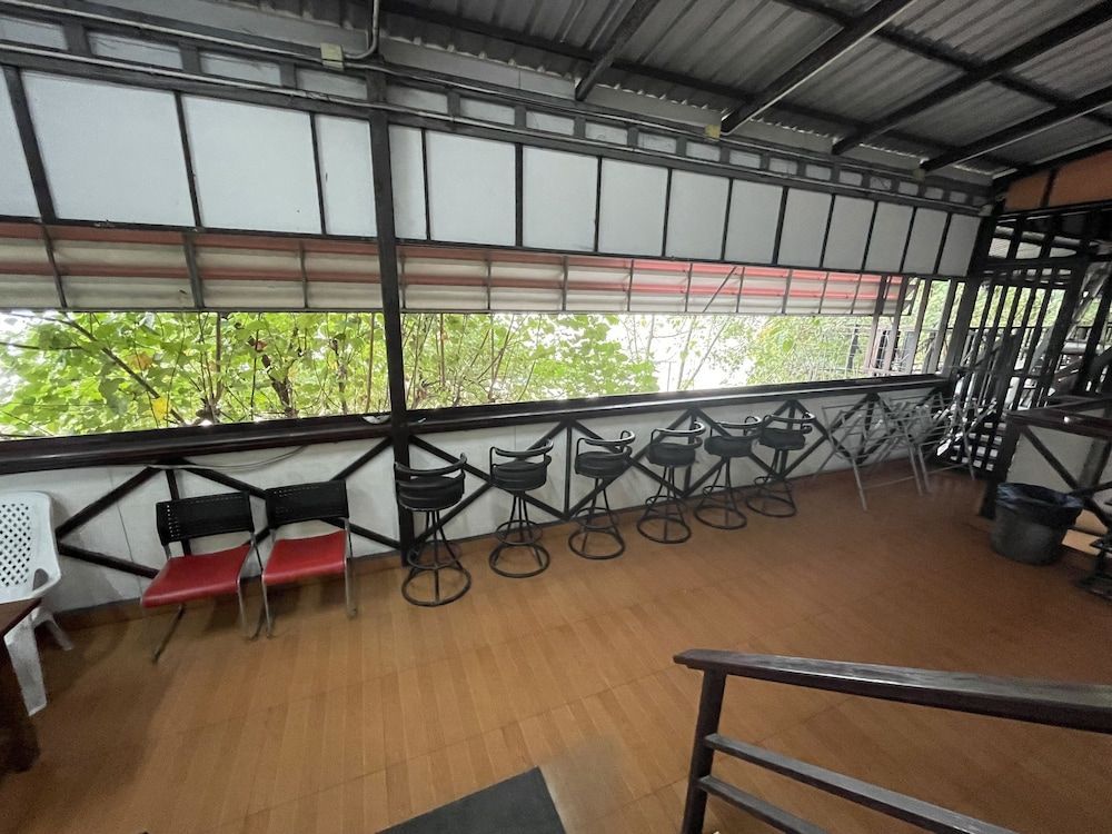 Twin Palms Hostel Phi Phi 2