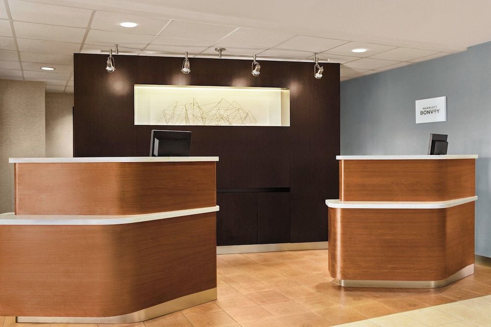 Courtyard by Marriott Roseville 2