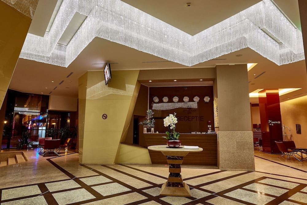 Central Plaza Hotel 2