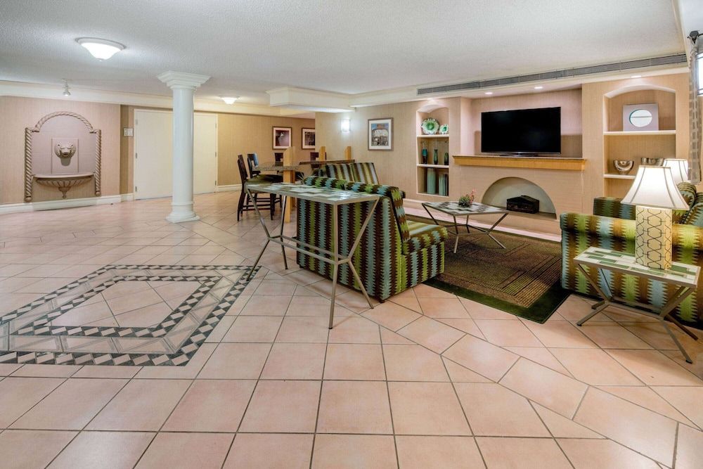 La Quinta Inn & Suites by Wyndham Irvine Spectrum 2