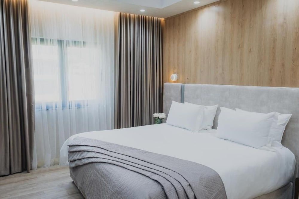 GREAT WHITE HOTEL 2