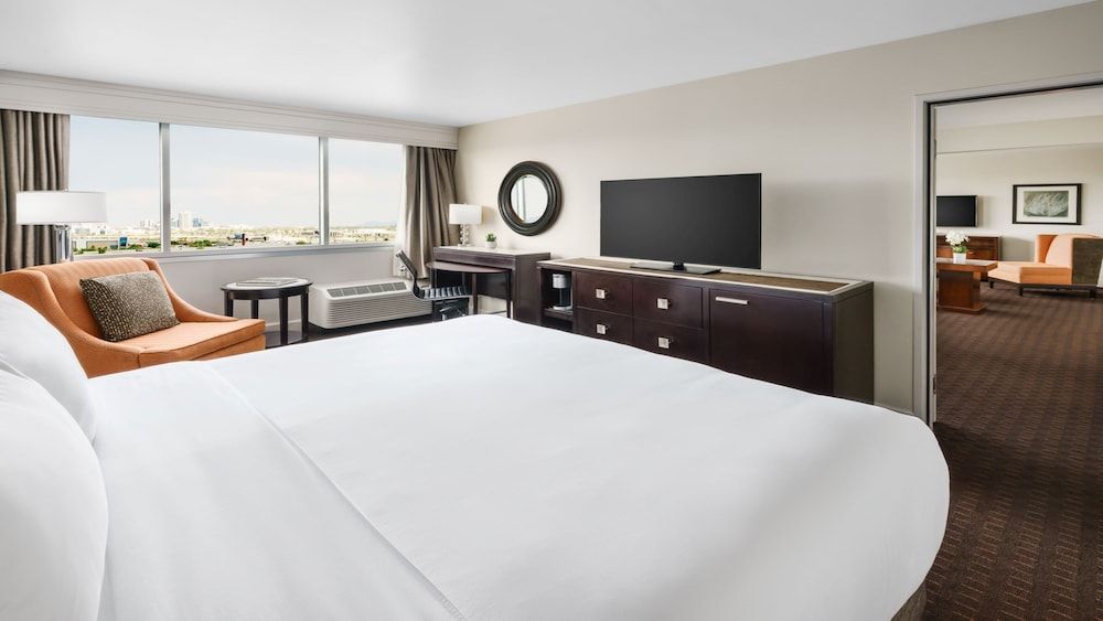 Crowne Plaza PHOENIX AIRPORT - PHX by IHG 2