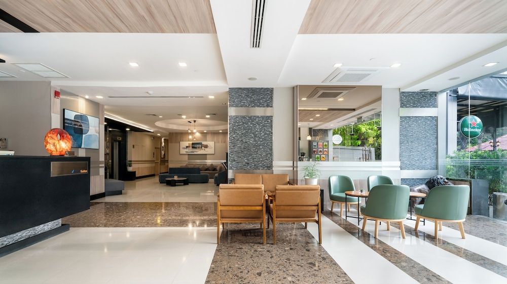 Adelphi Suites Bangkok 2