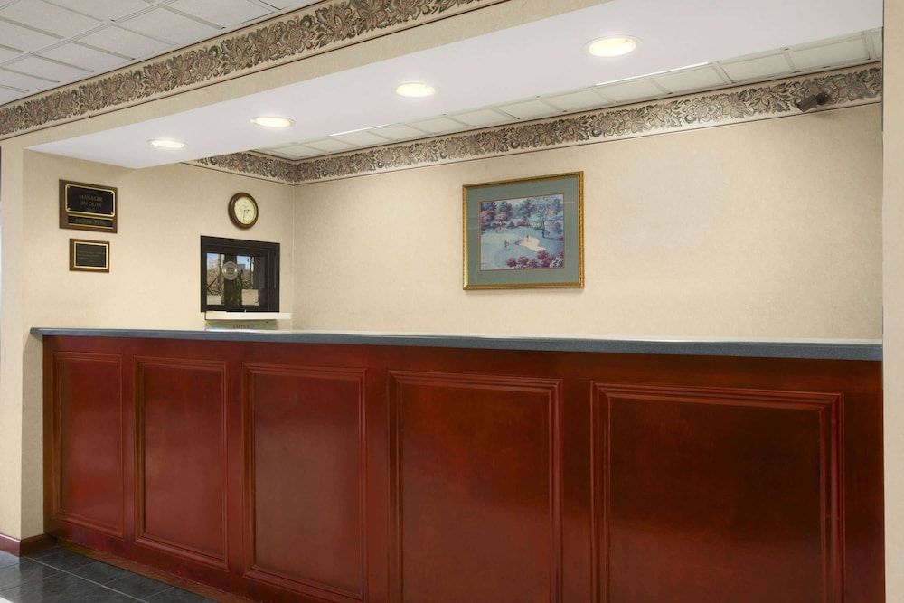 Days Inn By Wyndham Lexington-Columbia 2