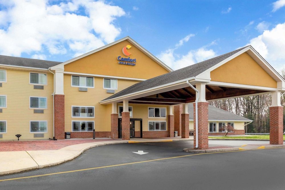 Comfort Inn & Suites Milford 1