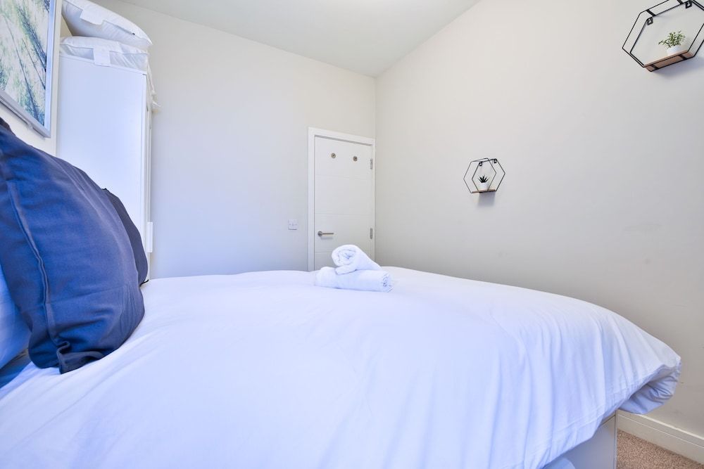 1-Bed City Nest in Cardiff 2