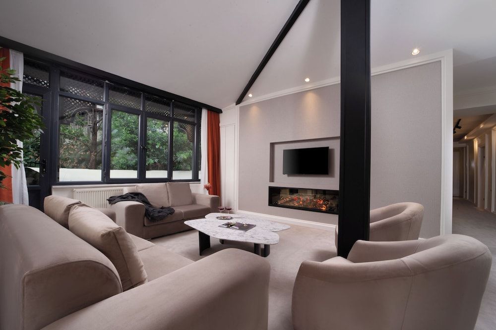 Walton Gardens Pera 1
