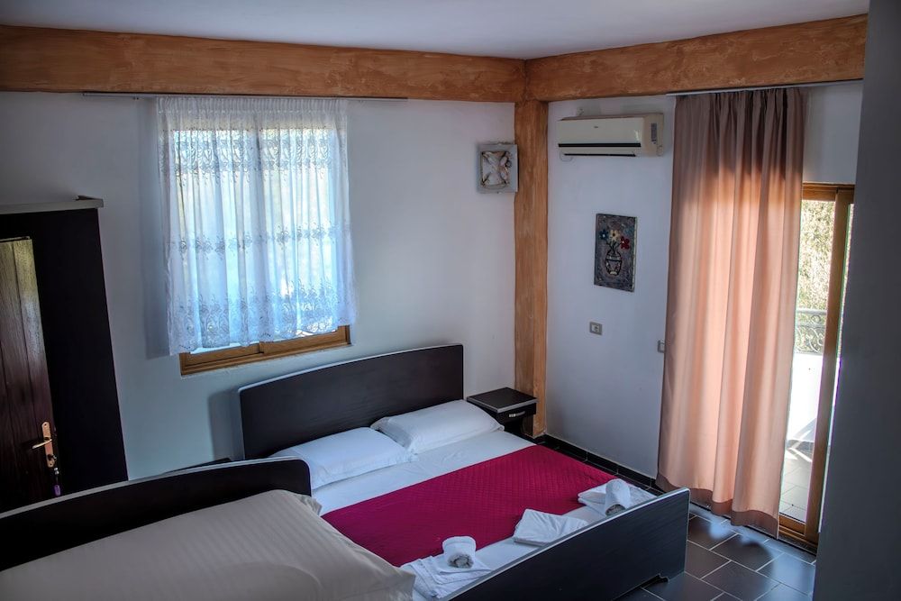 River Hotel 2