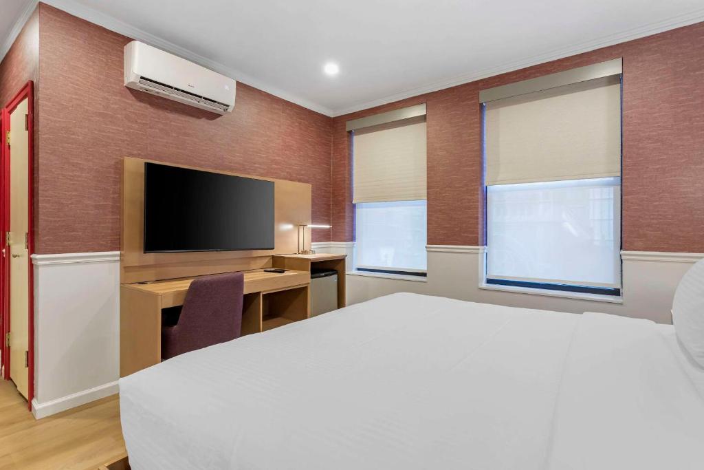 The Mayfair Hotel Times Square, an Ascend Collection 1