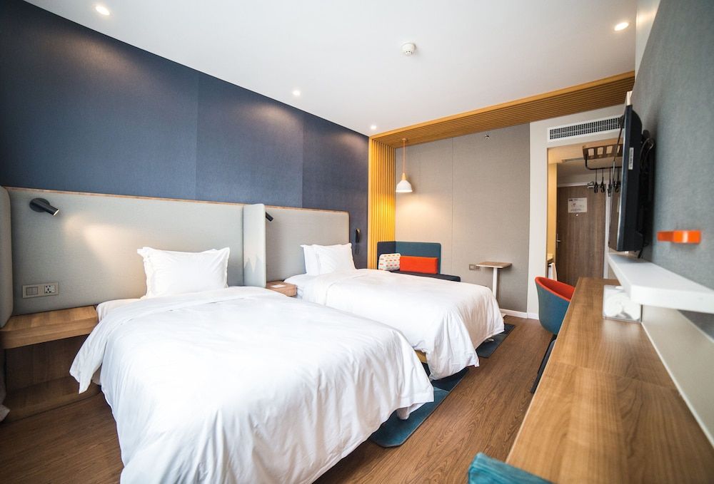 Holiday Inn Express Nanjing Xuanwu Lake by IHG 1