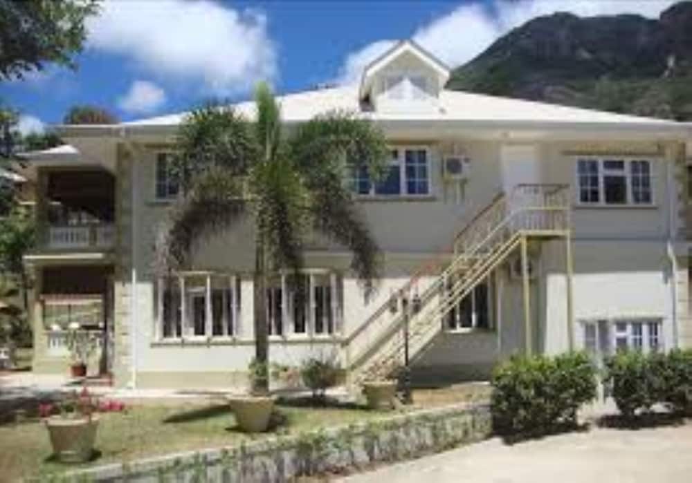Bel Air Hotel 1