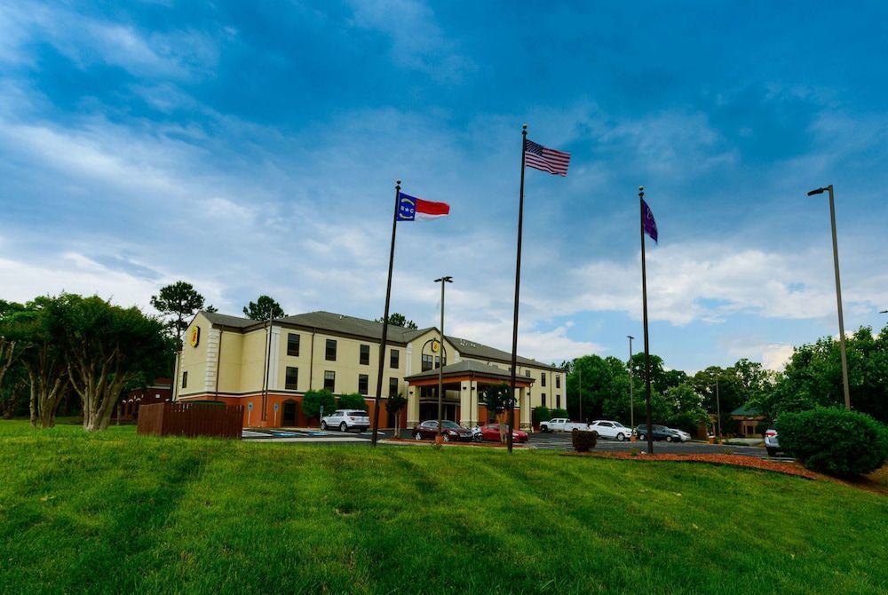Super 8 by Wyndham High Point/Greensboro 1