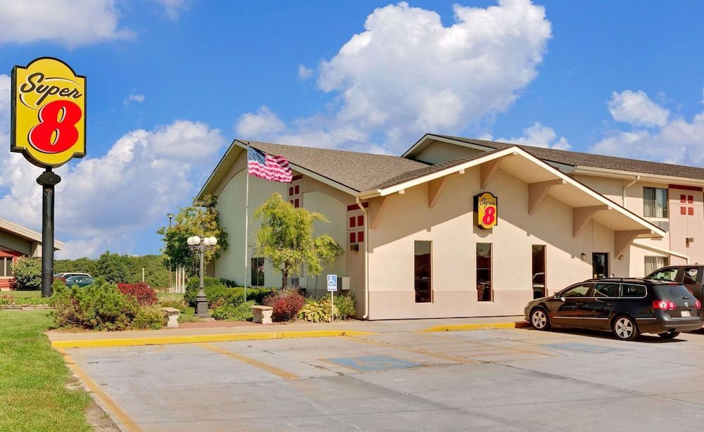 Super 8 by Wyndham Keokuk 1