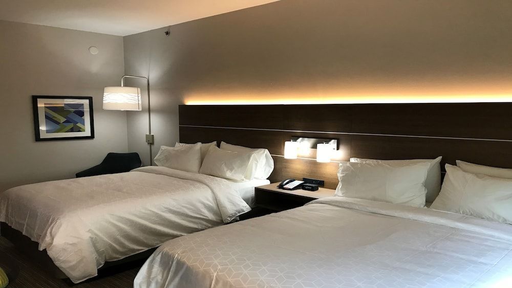 Holiday Inn Express & Suites ARLINGTON NORTH – STADIUM AREA by IHG 1