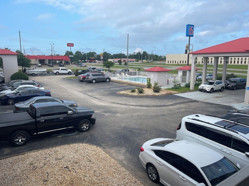 Motel 6 Abbeville, AL 1