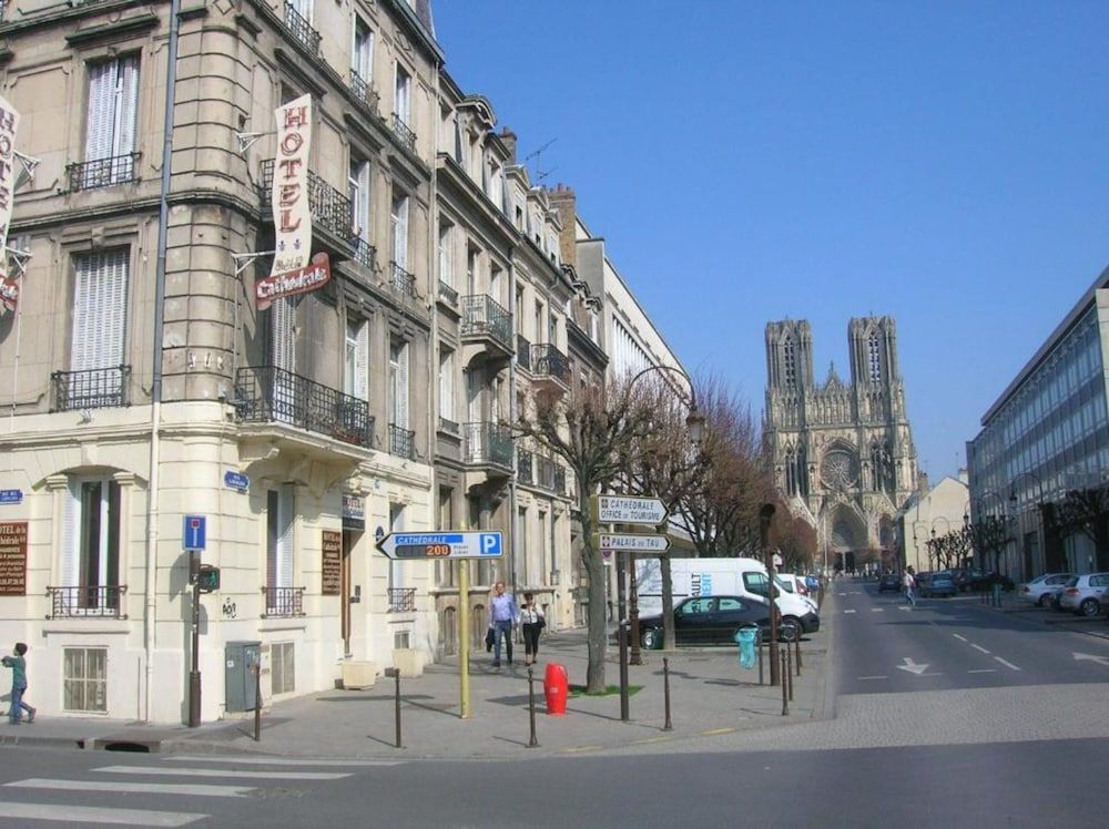 Hôtel De La Cathédrale 1