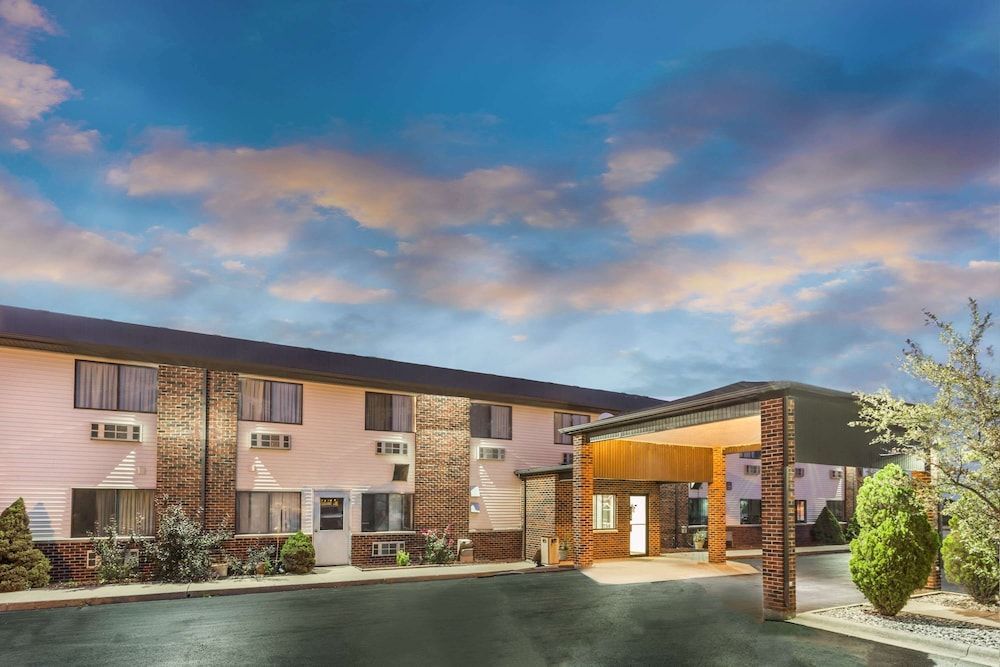 Super 8 by Wyndham Bourbonnais/Kankakee Area 1