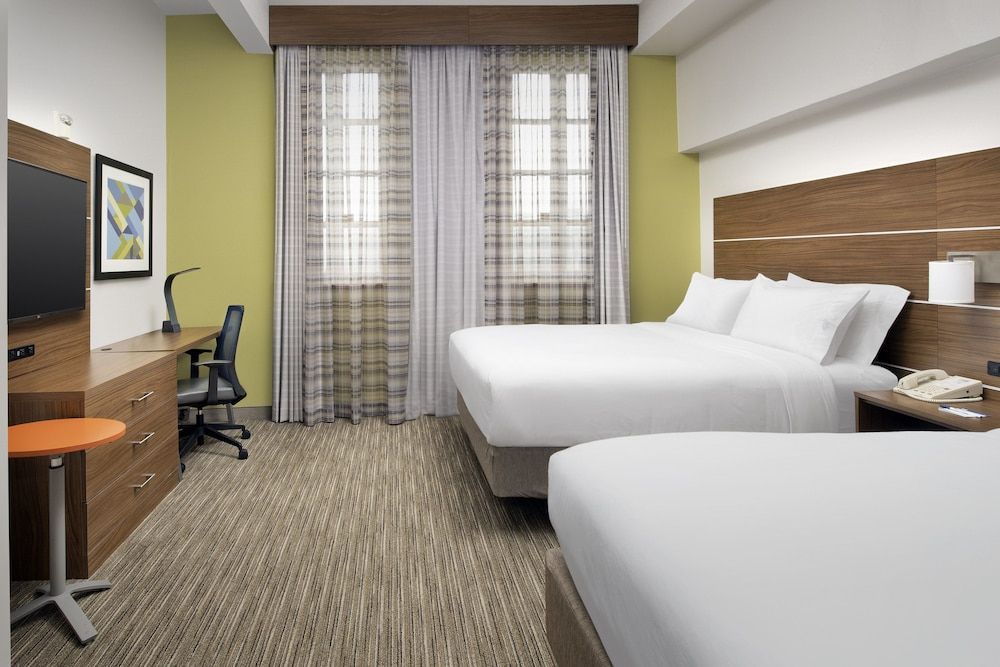 Holiday Inn Express SAN ANTONIO N-RIVERWALK AREA by IHG 2