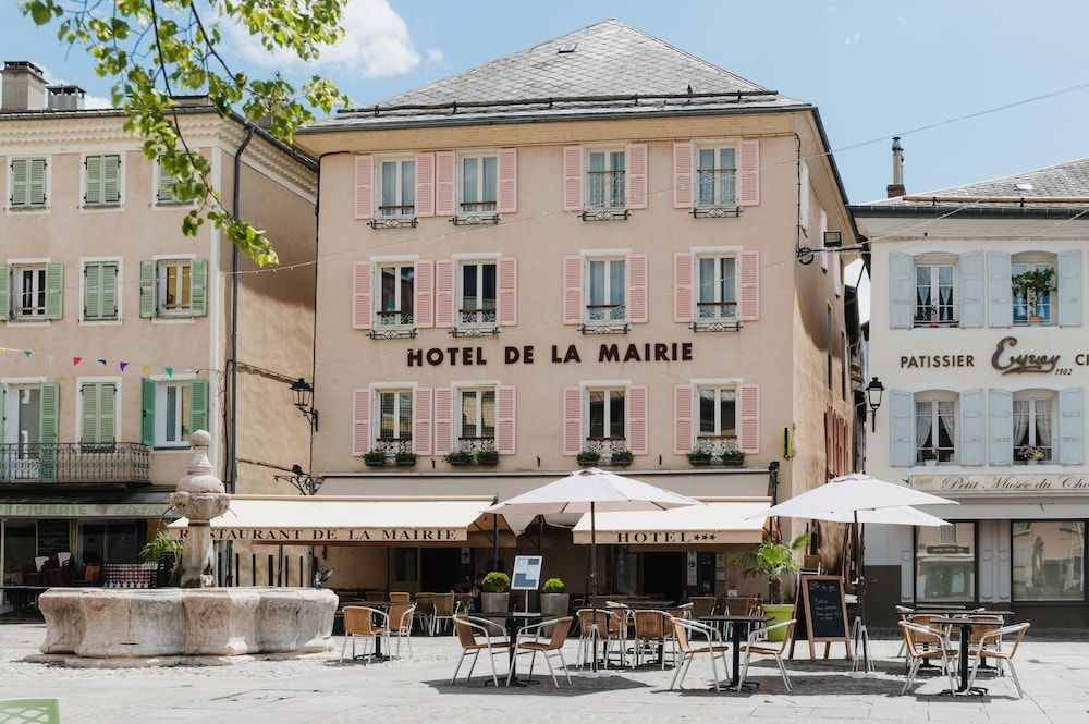 Logis - Hotel De La Mairie 1