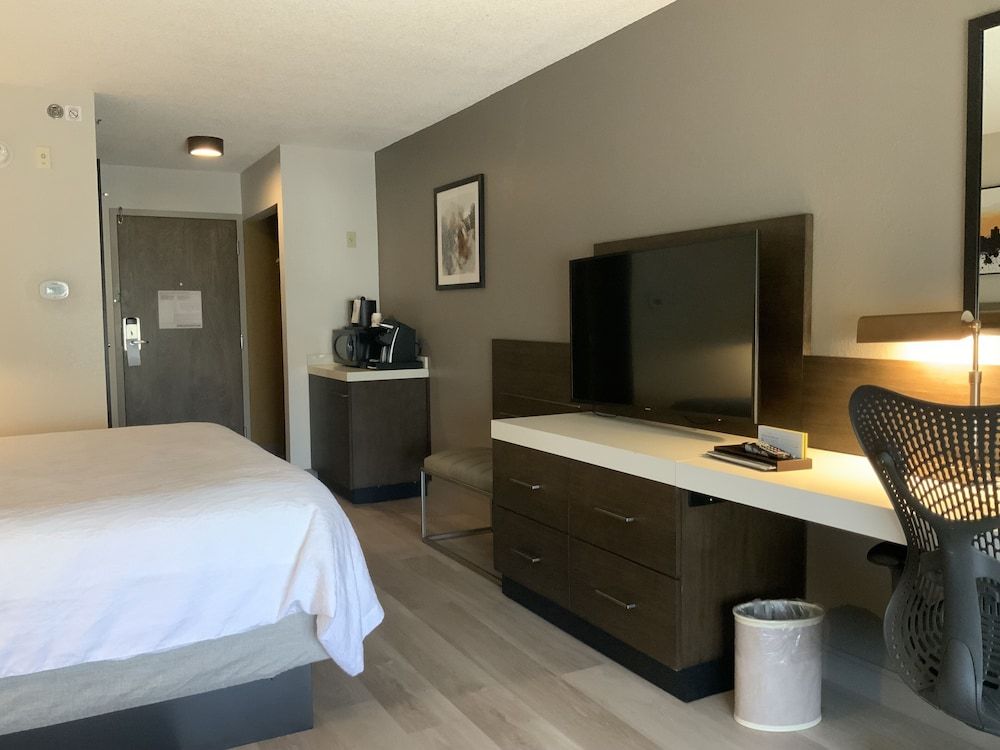 Crowne Plaza Nashville Airport by IHG 2