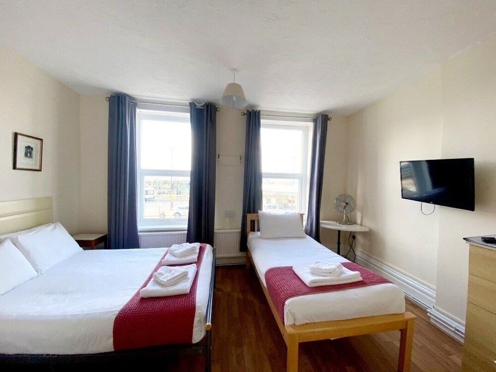 Lady Hamilton Inn 2