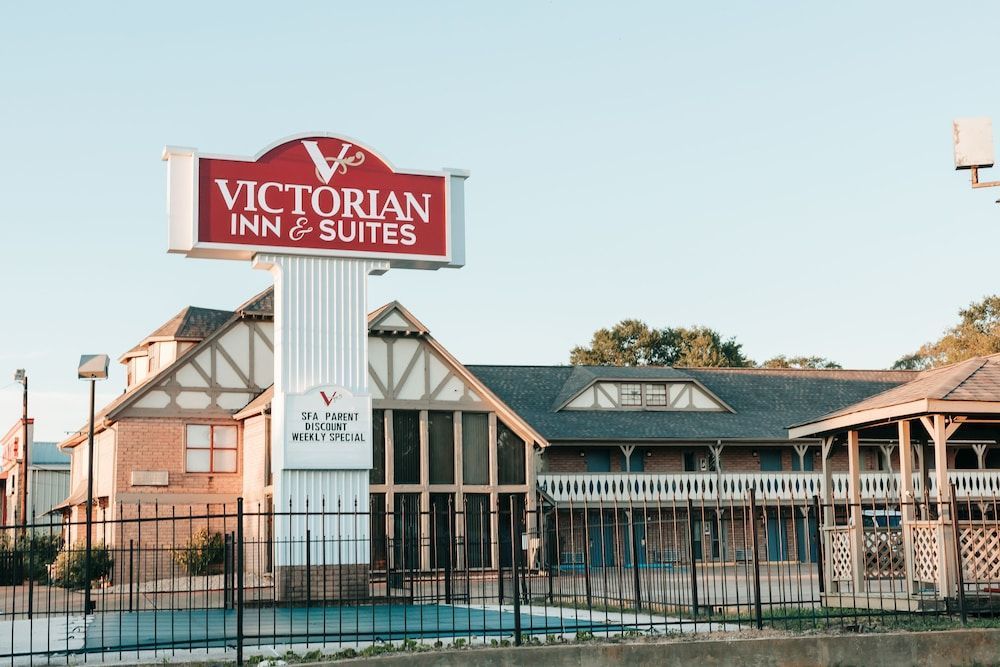 Victorian Inn & Suites 1