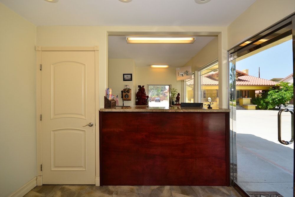 Travelodge by Wyndham Brea 2