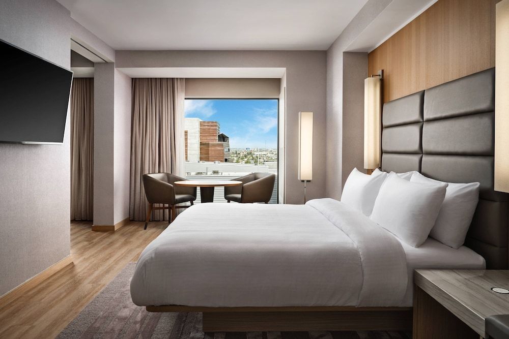 AC Hotel by Marriott Phoenix Downtown 1