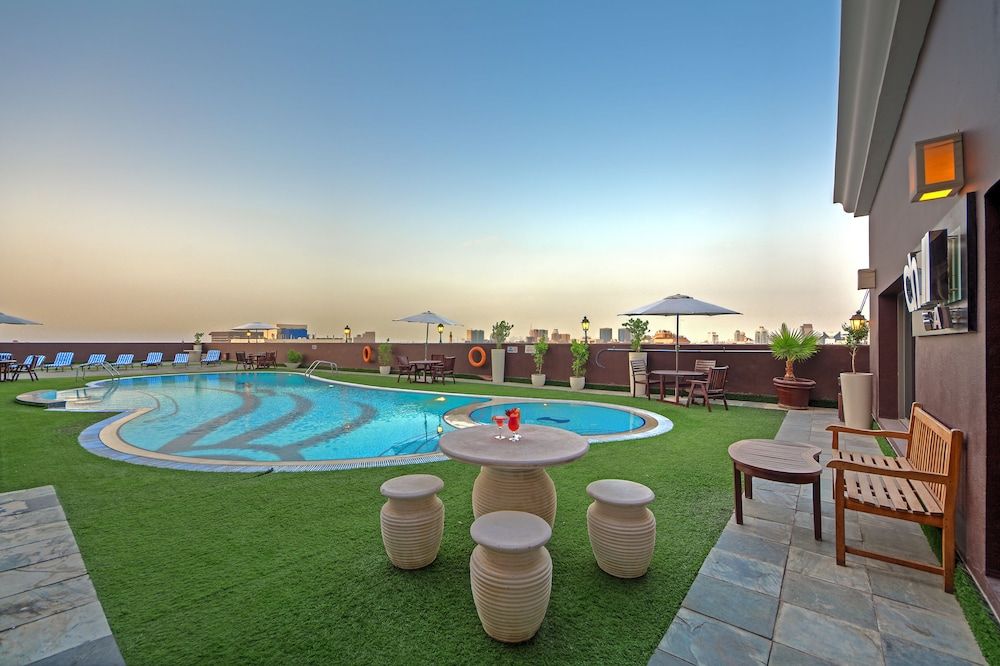Ascot Hotel 1