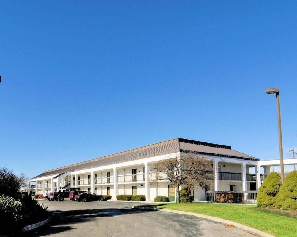 Suburban Studios Christiansburg - Blacksburg 1