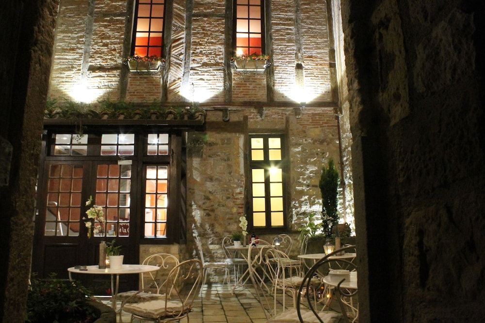 Hotel Raymond VII 1