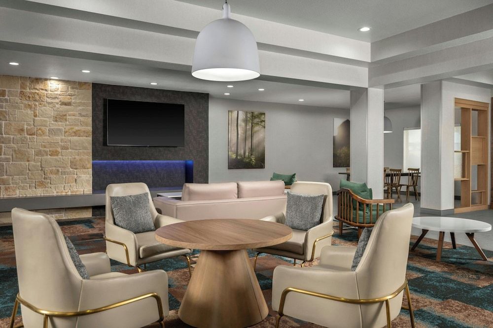 Fairfield Inn and Suites by Marriott Dallas Mansfield 2