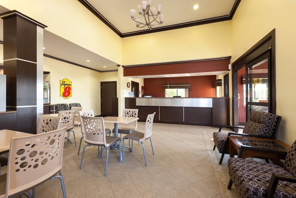 Super 8 by Wyndham Fairfield Tx 2