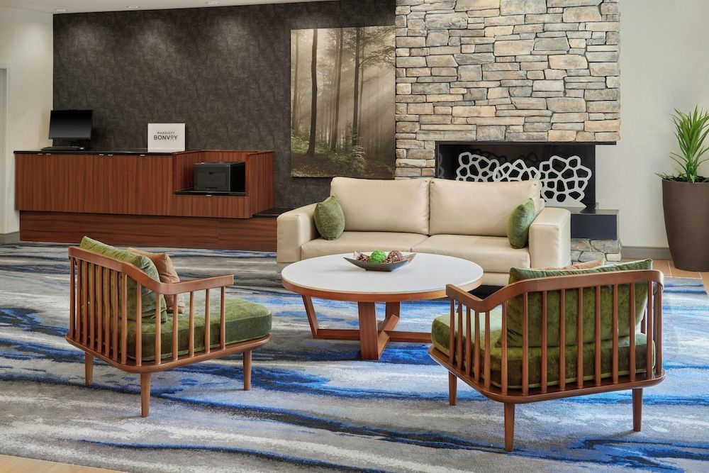 Fairfield Inn & Suites by Marriott Charlotte Airport 2