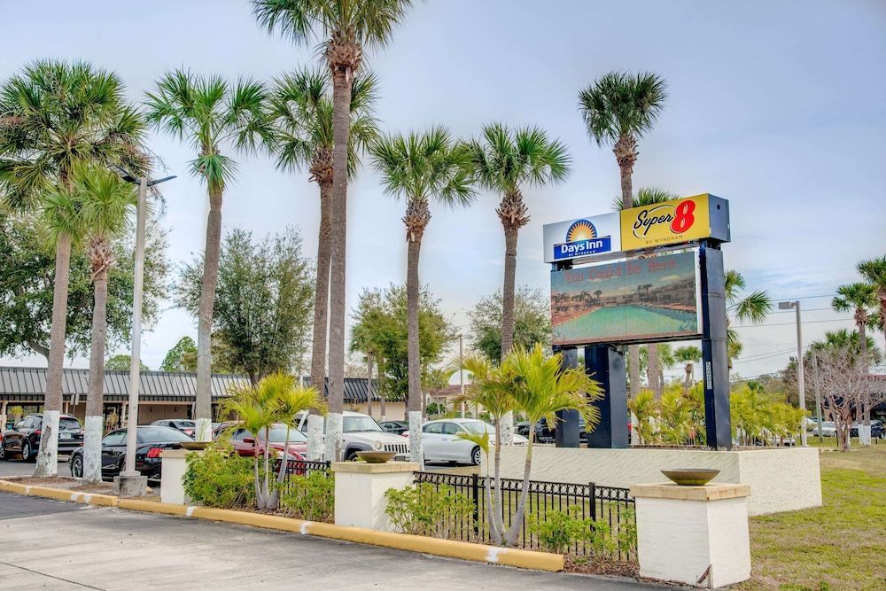 Super 8 by Wyndham St. Petersburg 1