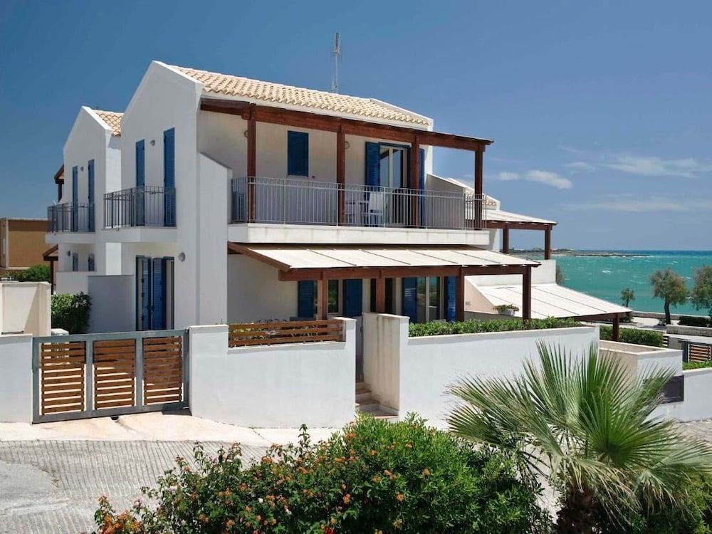 Dolce Mare 6 - Second Floor - Sea Front Large Balcony - Free Wifi and Garage 1