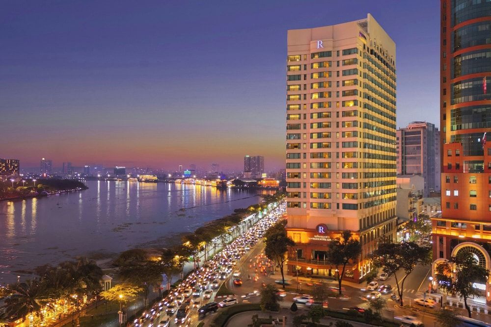 Renaissance Riverside Hotel Saigon 1