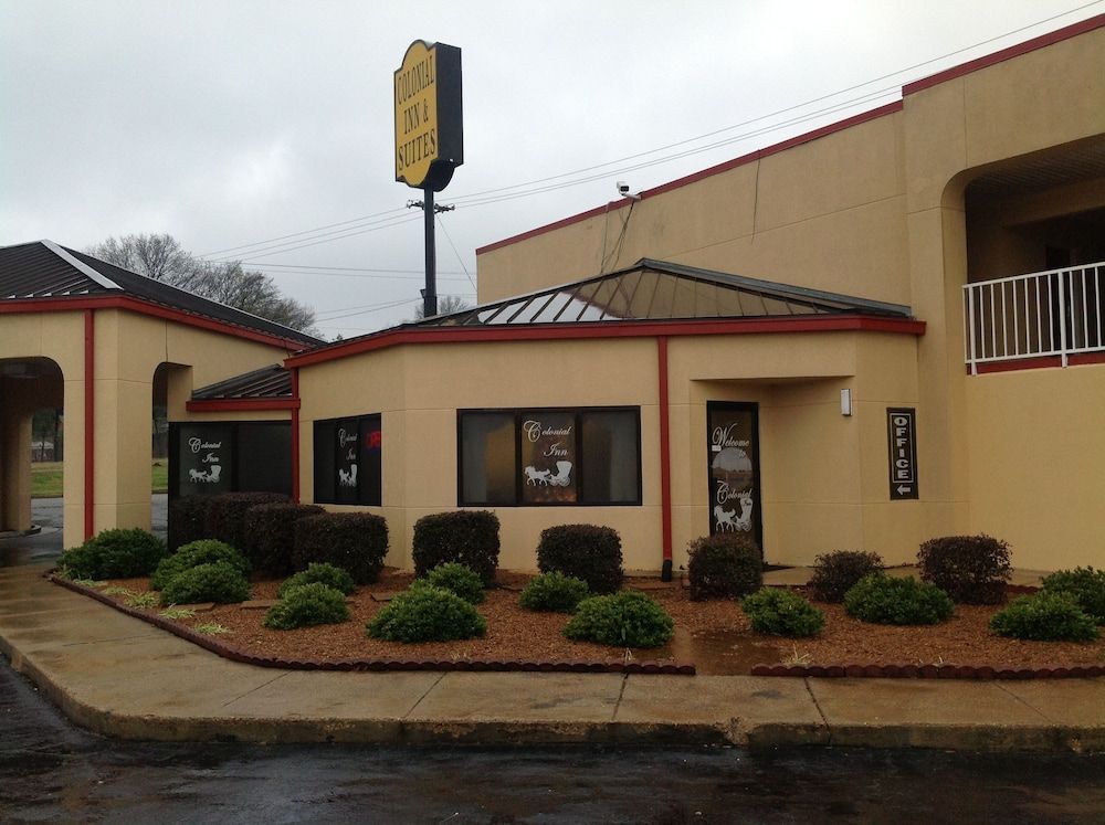 Colonial Inn & Suites /Airport/Graceland 1