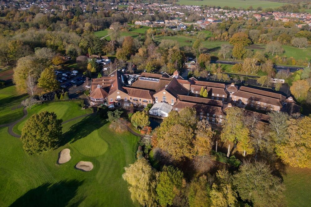 Delta Hotels by Marriott Tudor Park Country Club 1