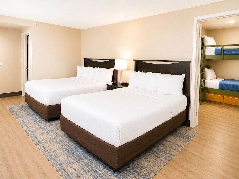 Stanford Inn & Suites Anaheim 1