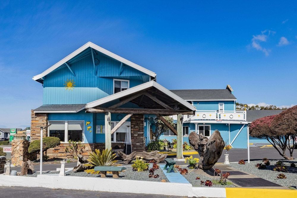 Oceanside Inn & Suites, a Days Inn by Wyndham 1