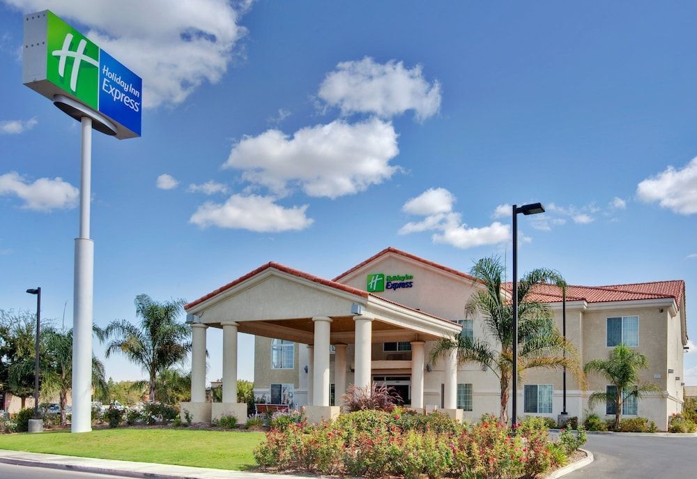 Holiday Inn Express DELANO HWY 99 by IHG 1