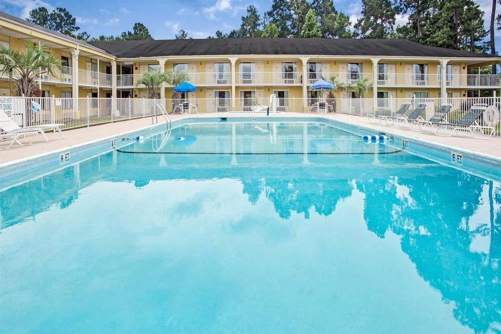 RAMADA BY WYNDHAM WALTERBORO 2