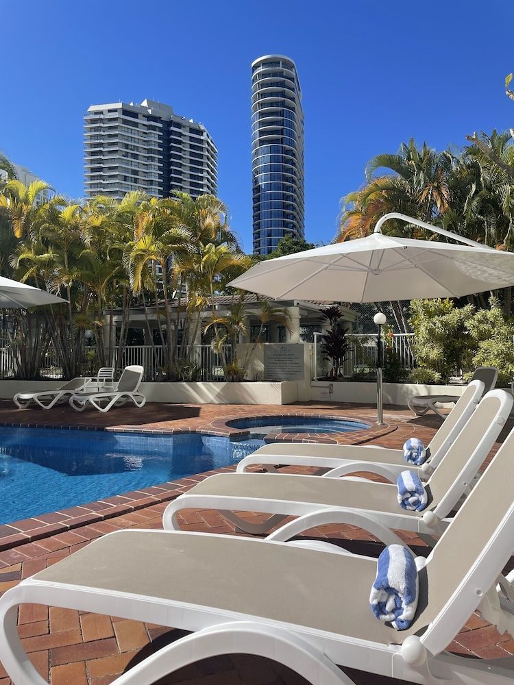 The Crest Apartments - Main Beach 1