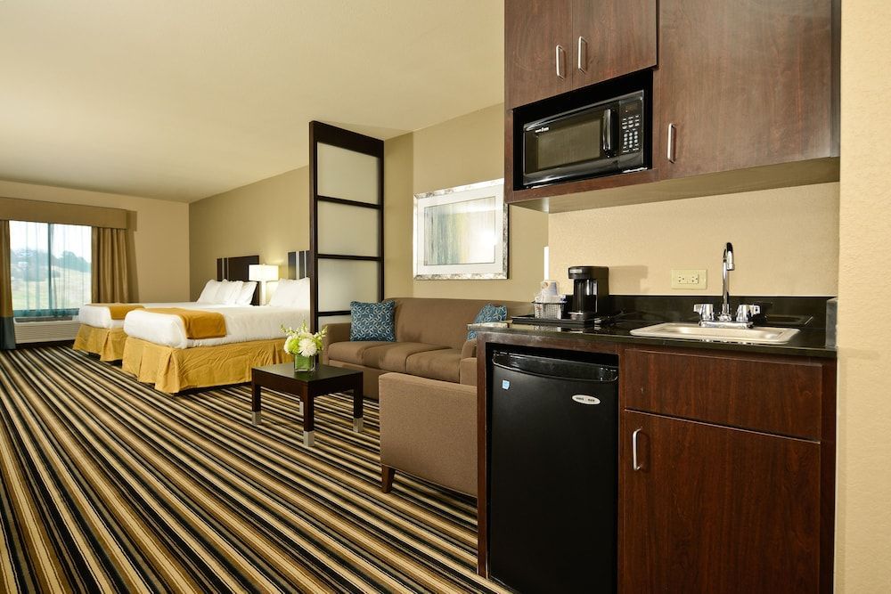 Holiday Inn Express & Suites FORREST CITY by IHG 1