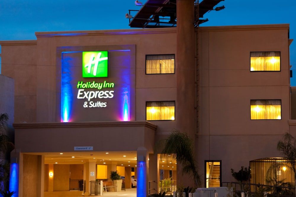 Holiday Inn Express & Suites WOODLAND HILLS by IHG 1