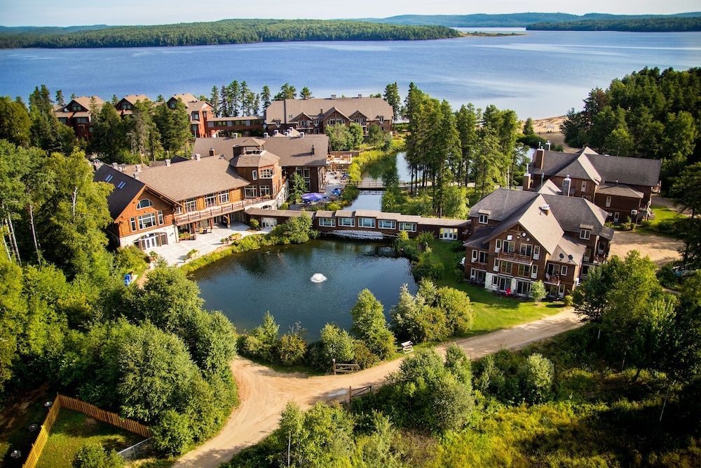 Auberge du Lac Taureau et Condos 1
