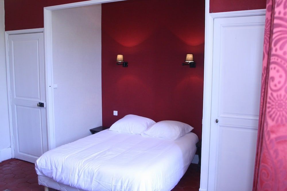 Manoir de Curty 2