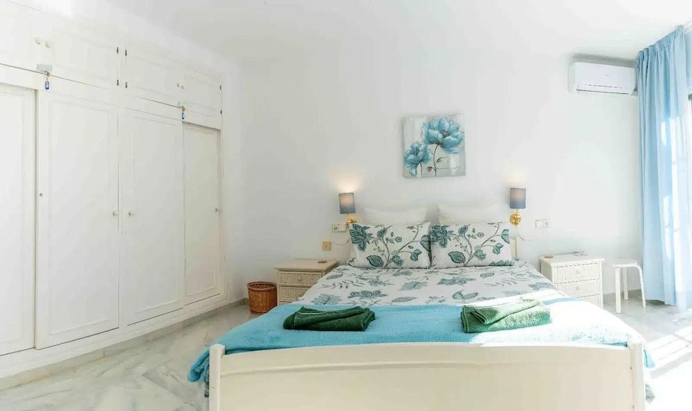 Lovely 2-bed Calahonda Apartment sea & Golf Views 2